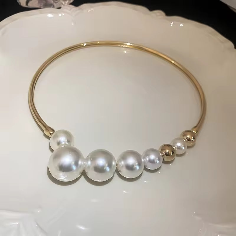 Vintage-inspired Pearl Collar