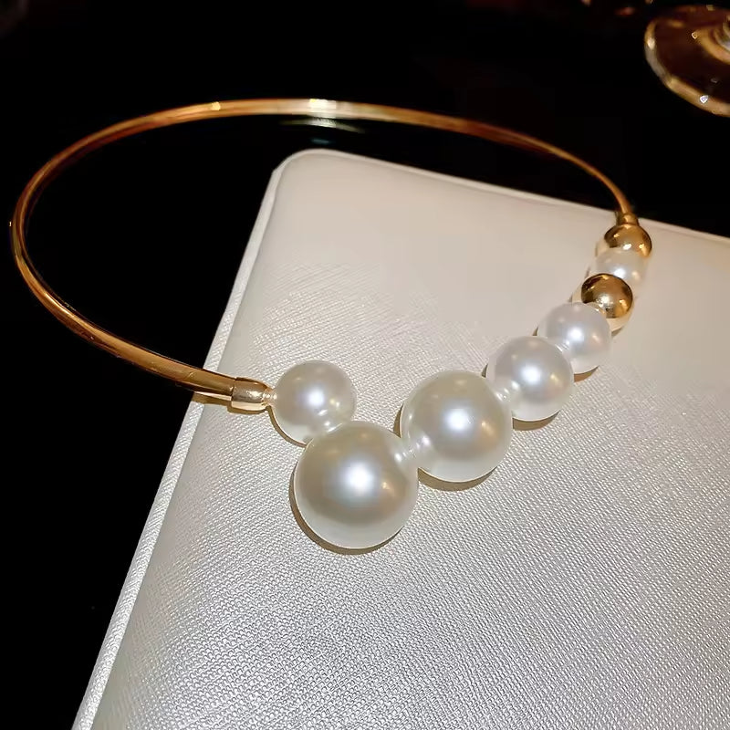 Vintage-inspired Pearl Collar