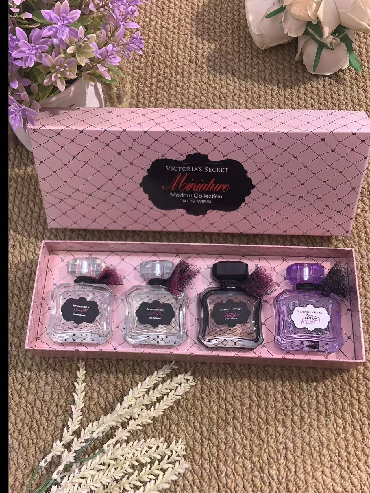 VICTORIA'S SECRET MINIATURE PARFUM SET