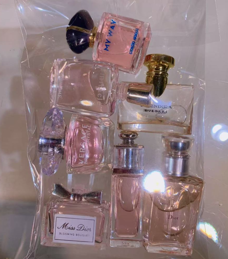 Bag of Red/Pink/White/Blue/Green /Black Mini Perfumes